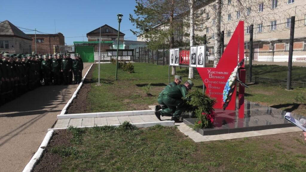 возложение гирлянды